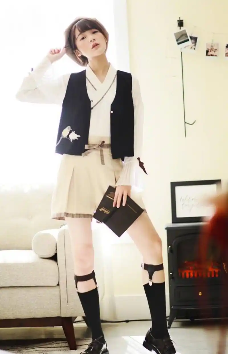 星女郎徐娇短裤丝袜大秀美腿,好迷人