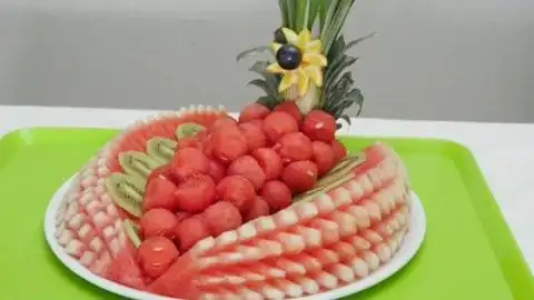 发现西瓜新切法,摆盘好看又方便吃,特适合小孩和招待客人!