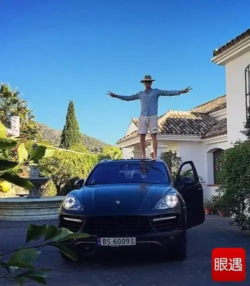 看看英美富二代晒奢靡度假照!