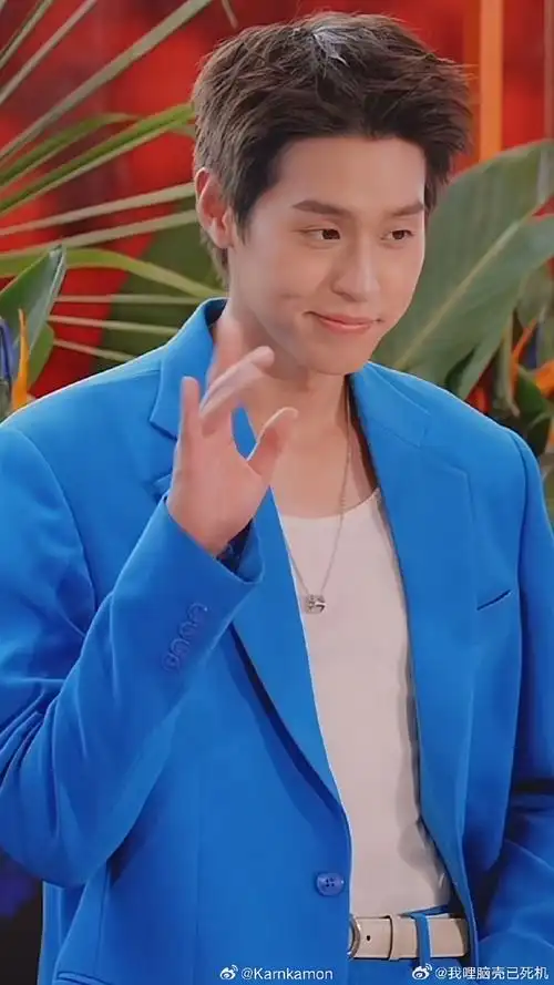 billkin直播状态##billkin蓝色西装造型