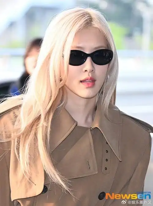 朴彩英金发风衣##朴彩英驼色风衣