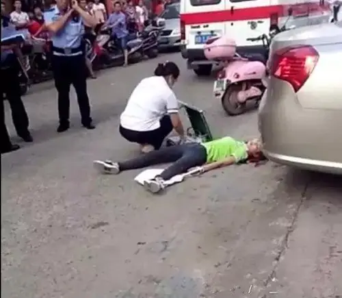 19岁清纯美女被钉枪爆头暗杀 ,经过全被天眼拍下全记录