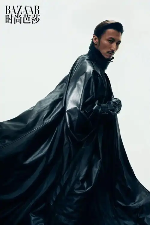 影帝谢霆锋《时尚芭莎》封面大片,对镜展现健硕肌肉硬朗身手_腾讯新闻