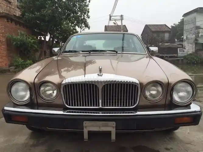 1972年戴姆勒签名版捷豹xj12