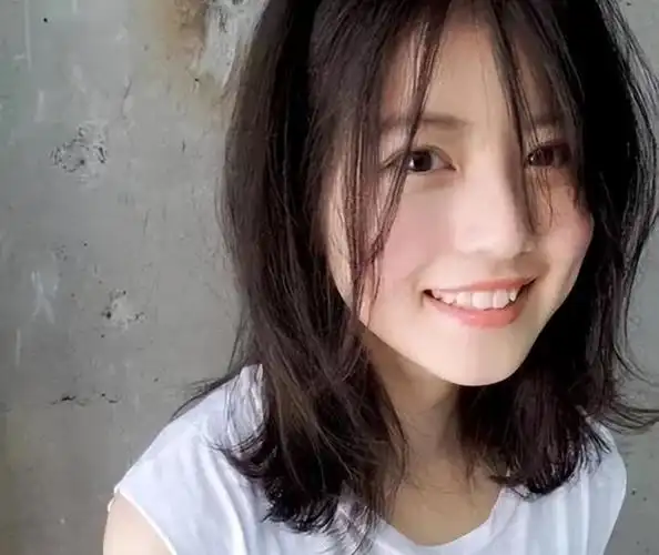 假如你有一个精致的外貌,就会比那些长相一般的人少走很多路.