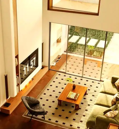 室内小窗让挑高客厅更通透!