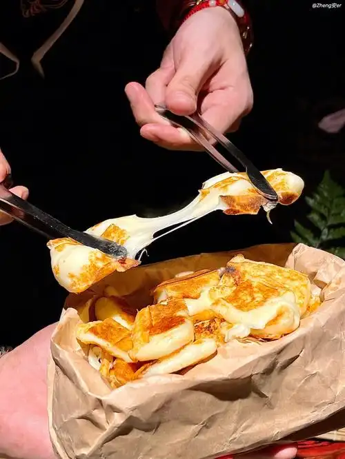 第一次吃烤芝士糯叽叽的还拉丝
