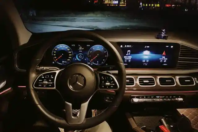 奔驰04款c20010款e300l体验报告我眼中奔驰这些年的气质转变