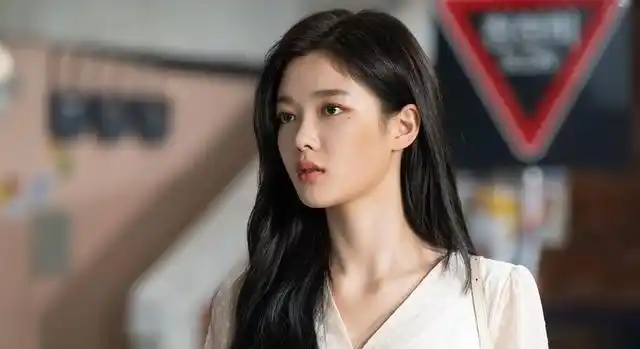 原创池昌旭和金旻奎在《便利店新星》中为金裕贞争风吃醋的火花