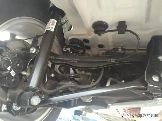 宝马x1底盘,轻量化方面做的还不错,其它方面,看完有什么想法