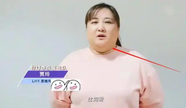 38岁贾玲胖到不敢认穿臃肿羽绒服身材敦实清秀旧照很苗条