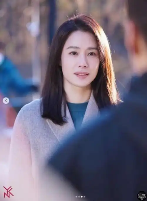 撞脸孙艺珍地狱公使女律师44岁金贤珠冻龄保养大公开