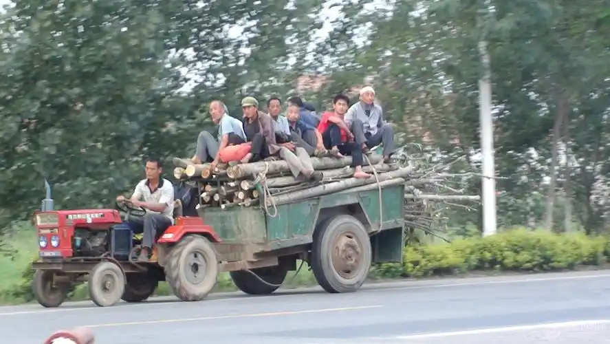 己亥杂谈之二拖拉机拉媳子