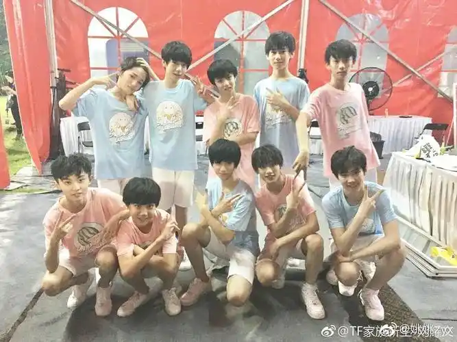 分享几张我最喜欢的台风十子照片每个人都很开心