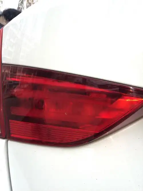 请教后位灯起雾,如何解决.