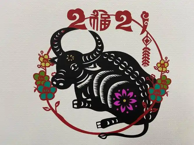 现在,黄海仙已经剪了100多幅牛年剪纸作品,组成了百幅金牛贺新年系列