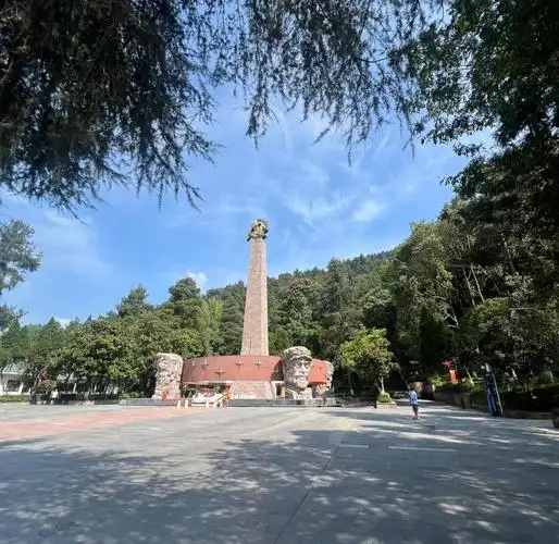 遵义之旅:缅怀先烈,古今交融