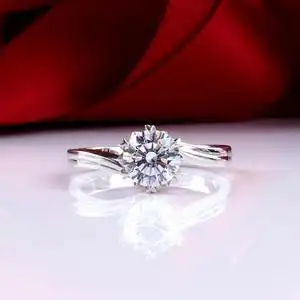 周大福正品pt950铂金钻戒一克拉真钻石戒指女白金扭臂雪花求婚戒