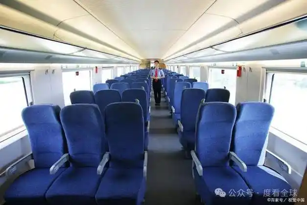 别再为手机电量发愁,二等座插座来救急|电缆|高铁_网易订阅