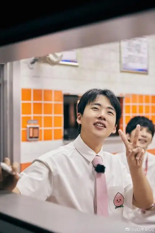 #起猛了郭麒麟穿制服了##郭麒麟新片制服造型#