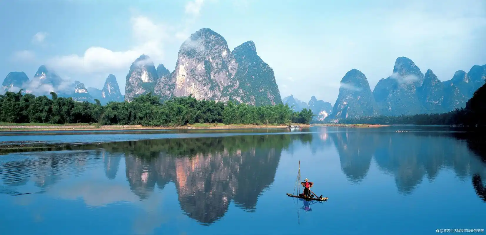 桂林山水画卷中的仙境世界 桂林位于广西壮族自治区,以其秀美的山水