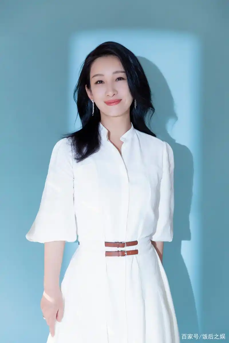 秦海璐:端庄优雅,妩媚动人