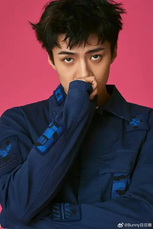 吴世勋 杂志 这张脸硬照就没输过 两个字 伟大!|吴世勋_新浪新闻