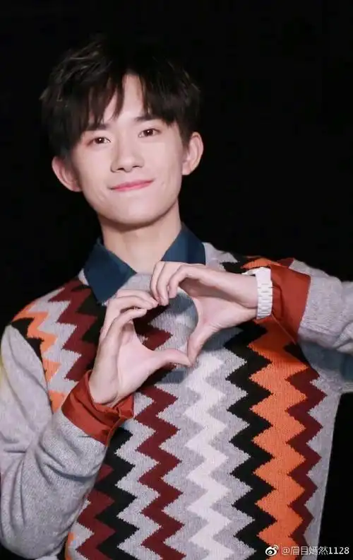 也是善良又坦诚的大人【比心合集】@tfboys-易烊千玺#易烊千玺太野了