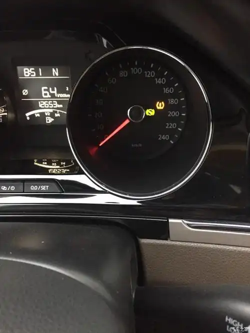 2014新宝来行驶时出现黄色感叹号代表什么