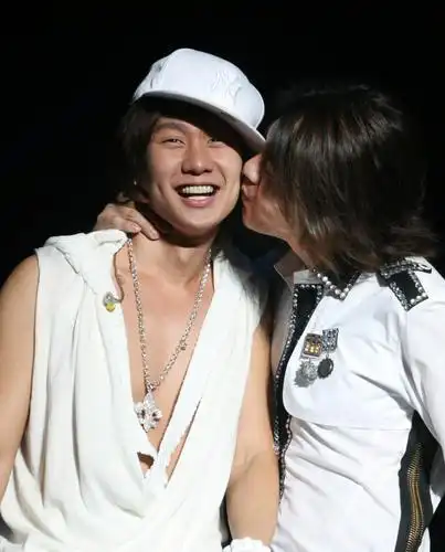 组图:2006明星之激情献吻 温馨四溢令人艳羡