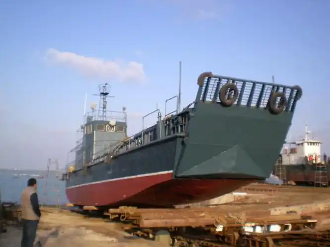 多条新退役登陆艇