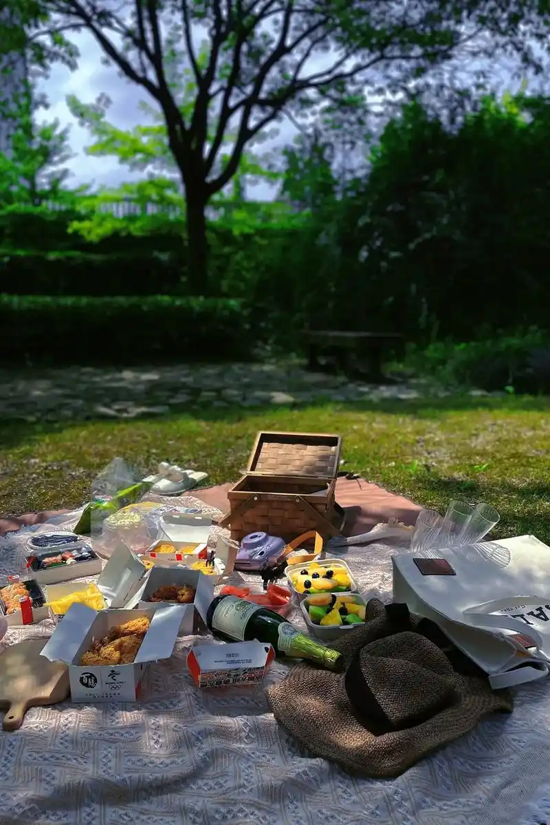 夏天的味道 #一起去野餐吧 #草坪拍照 #夏天 #分享照片 - 抖音