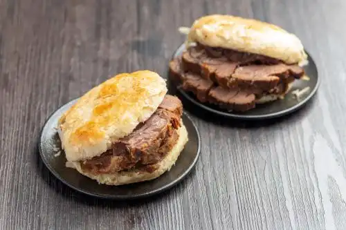 营养美食烧饼夹牛肉特写
