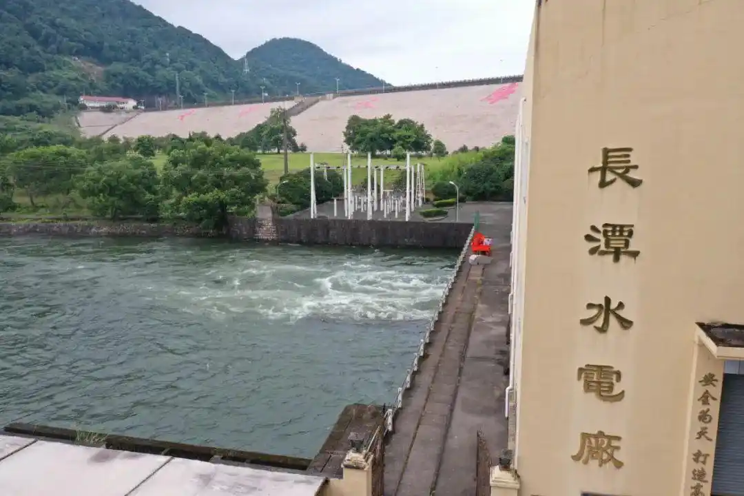 台风"烟花" 临近!长潭水库放水腾库容