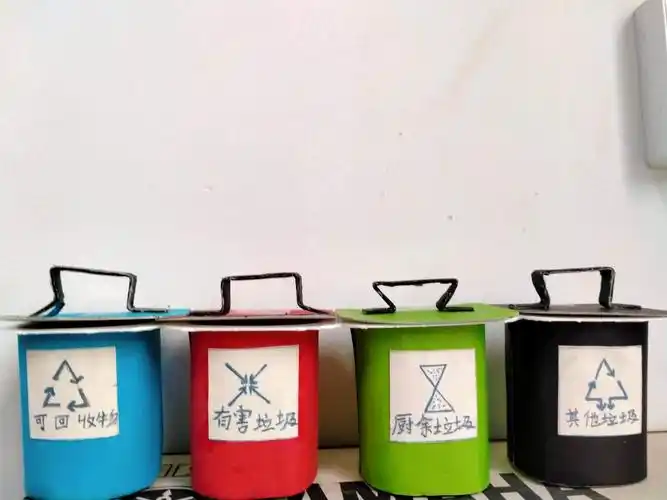海口市第十三小学垃圾分类 从我做起—利用废品制作垃圾桶手工比赛