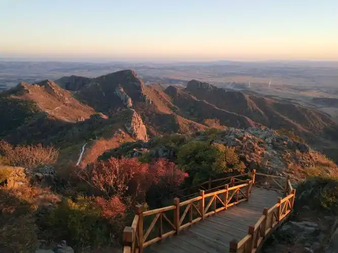 乌兰木图山景区