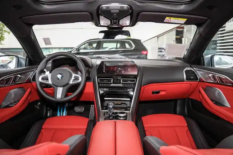 2022款 宝马8系 四门轿跑车 840i xdrive m运动套装内饰