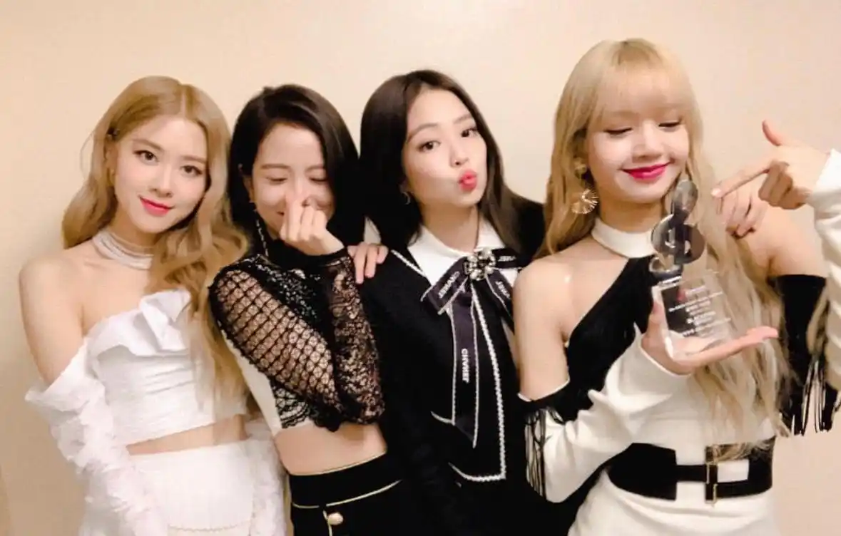 最红女团之一blackpink要解散为何宣传海报只有三人