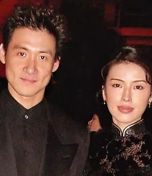 张学友婚后27年,最怕罗美薇这种!世上老婆千千万,他输的一塌糊涂