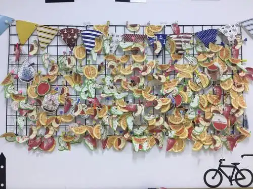 五彩缤纷的便利贴墙