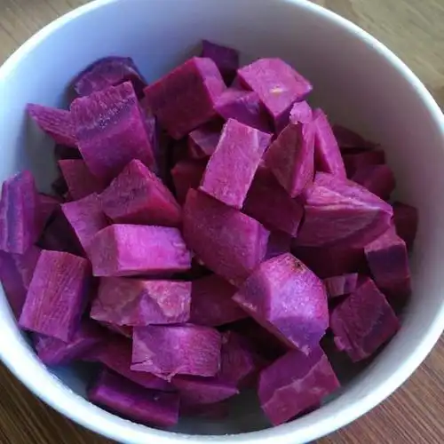 第4步,紫薯切块.