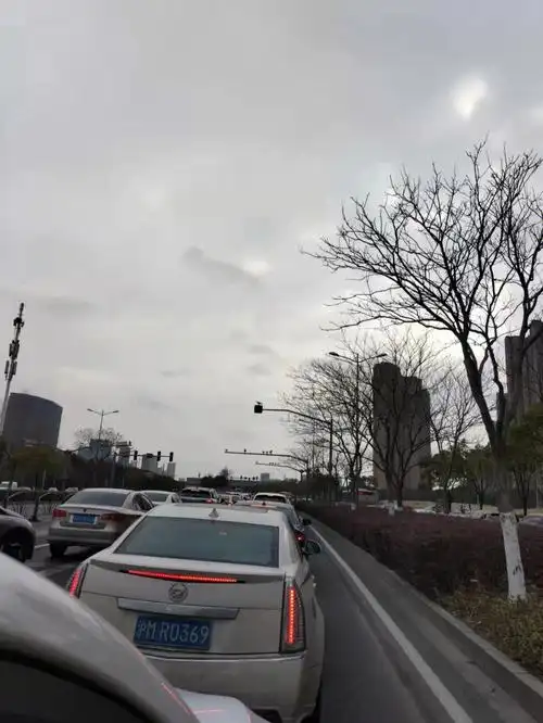 昆山路段地铁停运后,通往安亭路段的交通一度出现拥堵,再次感受到春运