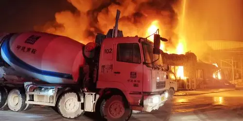 混凝土搅拌车变身"高喷消防车" ——中建西部建设"灭火"砂浆显奇效
