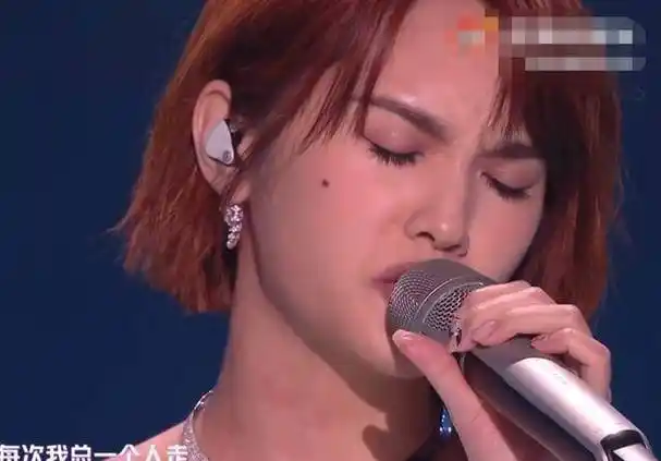 歌手杨丞琳被送急诊室!