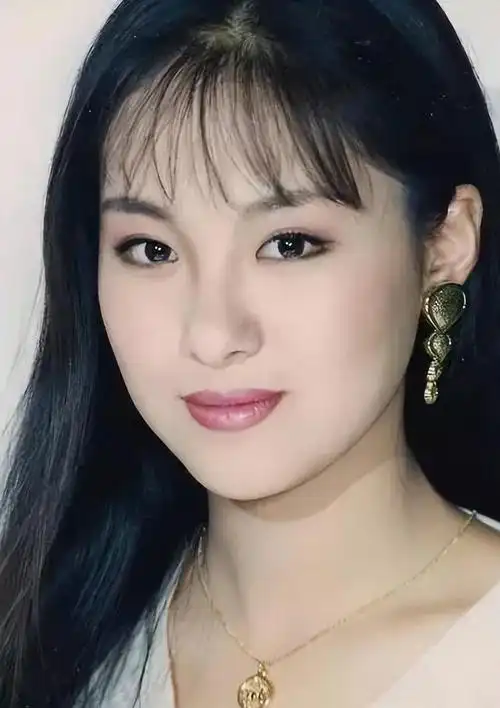 沈傲君:年轻颜值惊艳众人,错付10年情,相亲嫁圈外人发福也幸福