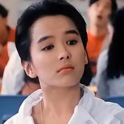 回顾蓝凤凰红尘40年:与郭富城传绯闻,三过豪门未能嫁,34岁退圈