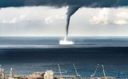 广东暴雨后现龙吸水景象图片2019点赞好运水逆退散