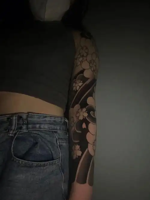 日式老传统女生花臂