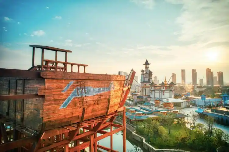 作为华侨城最新主题度假产品,襄阳华侨城奇幻度假区融合了丰富的宇宙