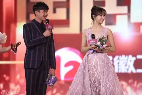 组图:国剧盛典宋茜性感深v开到肚脐 长裙美仙_高清图集_新浪网